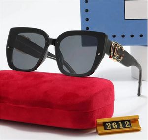 Designer de mode lunettes de soleil lettre de luxe femmes Mens Goggle lunettes senior pour femmes lunettes cadre Vintage métal lunettes de soleil