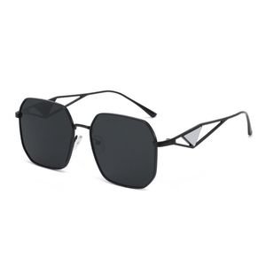 Modeontwerper zonnebril driehoekige handtekening klassieke bril bril goggle outdoor strand zonnebril voor man vrouw optionele 5 kleuren