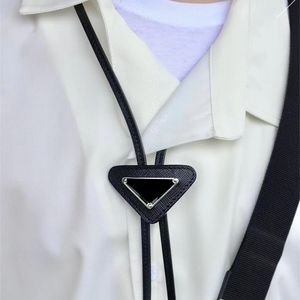 Corbata de diseñador de moda Corbatas de triángulo invertido de lujo para hombres, mujeres, bufanda de negocios clásica, corbata negra, traje de letras geométricas, corbatas de seda, corbatas, fiesta, regalo de boda.