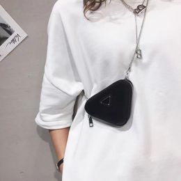 Diseñador de moda Triangle Cross Body Body Bolsos Lindos bolsos de monedas Bolso de los auriculares para el hombro para mujeres Purse Carta de la patente Glumbe