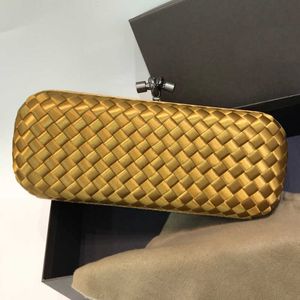 Diseñador de moda Vintage Satén Tejido Bolso de noche de cuero Embrague Para mujer Nueva caja de joyería Bolsa de maquillaje Moda Diseño multifuncional Patchwork