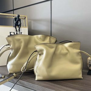 Diseñador de moda bolso de mujer bolso de hombro bolso bolso bolso caja original bolsos de cuero suave Cierre magnético bolsos con cordón Adorno colgante de conejito de cerámica