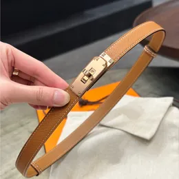 Cinturón de diseño para mujeres de moda Cinturón delgado de 1.8 cm de ancho Cintor de hebilla de bloqueo de alta calidad con chaqueta de traje Camisa de cuero genuino ajustable cinturón de cuero ajustable