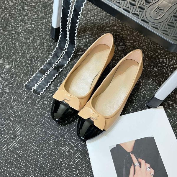 Créateur de mode femmes chaussures plates en cuir de haute qualité coupe claire couleur correspondant arc chaussures simples mode classique tout élégant chaussures décontractées 7 couleurs 35-40