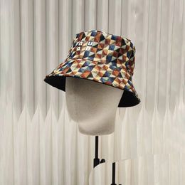 Chapeau seau de styliste pour femmes, casquette à carreaux avec lettres pour hommes, chapeaux de protection solaire de rue d'été