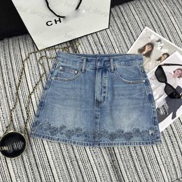 Modeontwerper dames jeans lente en zomer nieuwe nieuwe verse academie stijl zware industrie bloemen holle pure katoenen hoge taille a-line denim korte rok