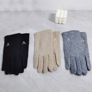 Modeontwerper Dames Letter Vijf Vingers Handschoenen voor Winter Herfst Kasjmier Wanten Handschoen Outdoor Sport Warme Winterhandschoenen Kerstcadeau