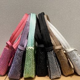 Sac de créateur de mode sac cartable sous les aisselles en nylon moderne avec embellissement en cristal sur toute la surface se distingue des femmes mini sacs à main hobos épaule caméra sacs à main de mode