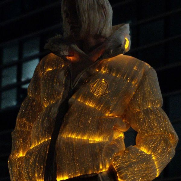 Diseñadores de moda Entregan Monstruos Fibra de palma Refracciones de luz dorada Chaqueta de plumón óptica Ángeles Hombres Mujeres Iluminación LED Chaquetas de plumón fluorescentes Abrigo relleno