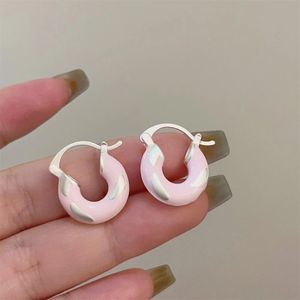 Modeontwerpers roze u -vormige hoepel oorbellen 2023 Nieuwe eenvoudige sieraden voor vrouwen