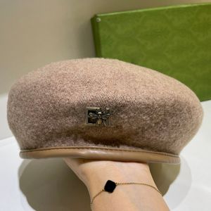 Créateurs de mode femmes béret lettre luxe cachemire chapeau béret casquette dame chaud hiver coupe-vent vacances bonnet casquettes bonnet chapeau 2310191PE-3