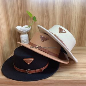 Diseñadores de moda Sombreros de fieltro de lana Gorra de triángulo invertido Sombrero de copa plano Otoño Invierno Red femenina Red Highend Ladies Luxury Letter2970947