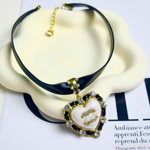 Mode Diamant Halskette Designer Schmuck Frauen Halsband Marke Leder Herz Halskette Anhänger Party Geschenk