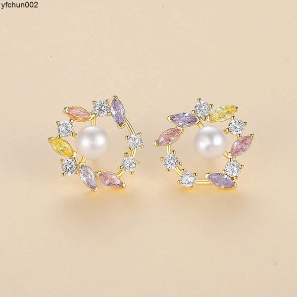 Boucles d'oreilles en prête à couronne de diamant de mode pour femmes créatrices haut de gamme en or polyvalent XM17