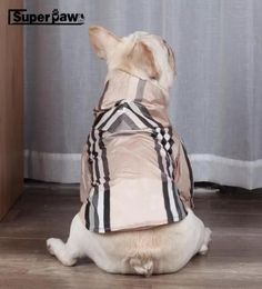 Fashion Dog Wind Coat Chaqueta al aire libre Breakbreaker Raincoat Dogs Cloth Pet Pug Capacina de sudadera con capucha francesa WSC02 T20074541293