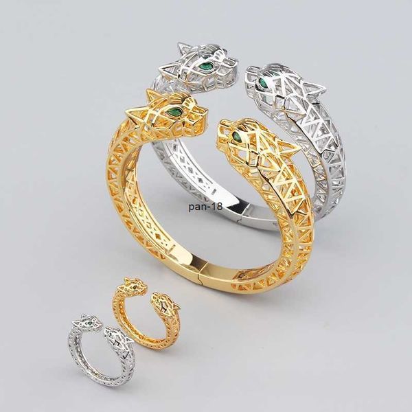 Moda Leopardo de doble cabeza con anillo de ojos verdes huecos para mujer pareja de diseñadores Chapado en oro 18K Apertura de superficie deslizante Calidad T0P estilo clásico