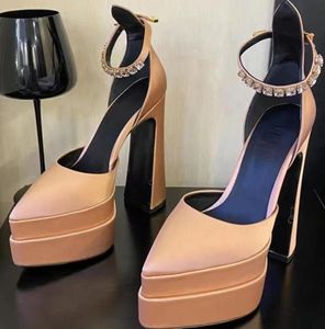 Fashion Dress Shoe femme cristal aevitas double plate-forme pompe Lady Luxurys Designer Poindet Toe High Heel Sandale Geuthe Super Cuir Silk Rhingestone Chaussures 41 422109105