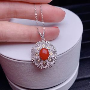 Mode-e sieraden 925 zilveren rode koraal sieraden voor dagelijkse slijtage 7mm * 9mm natuurlijk kostbare koraal hanger verjaardagscadeau voor vrouw
