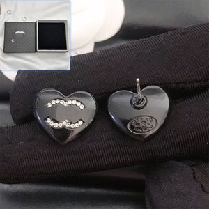 Pendientes de moda Caja Diseñador Negro Corazón Ear Stud con Stmp Boutique Charm Pendientes nuevos a estrenar Diseño clásico para mujer Joyería de regalo