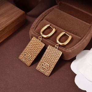 Boucles d'oreilles à la mode Designer pour femmes Stud Luxury Gold Square Shape Gold Electroplate B Letter Silver Jewelry Classic No Box