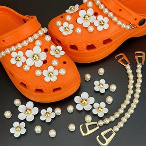 Mode Elegant Hole Shoe Charms For Flower Pearl Clogs Jeans Cartoon Cute Charms Designer Vintage Luxury Shoe Decorations 240506