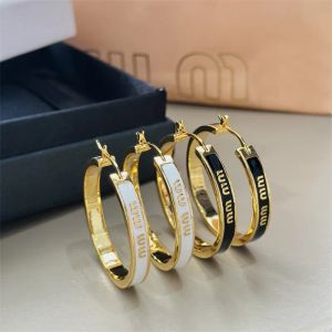 Pendientes de mujer elegantes de moda Marca Carta Diseñador Pendiente de aro Joyería de lujo Alfabetos M Pendientes blancos negros Círculo grande Aros de oro Boucles incrustados