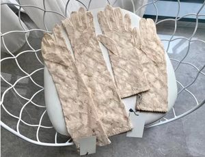 Mode borduurwerk ontwerper vijf vingers handschoenen elegante vrouwen beige wanten bruiloft verloving retro kant ornamenten vrouwelijke handschoen