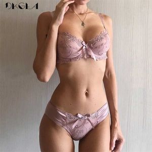 Mode borduurwerk lingerie set vrouwen bras c d cup plus size ondergoed set sexy zwart transparante beha en slipje sets kant 211104