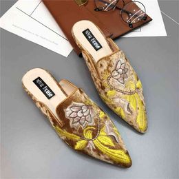 Moda bordado mulas mujeres piel diapositivas medias zapatillas 3d bordar zapatos de terciopelo damas pisos decoración de flores Kendall 2107122