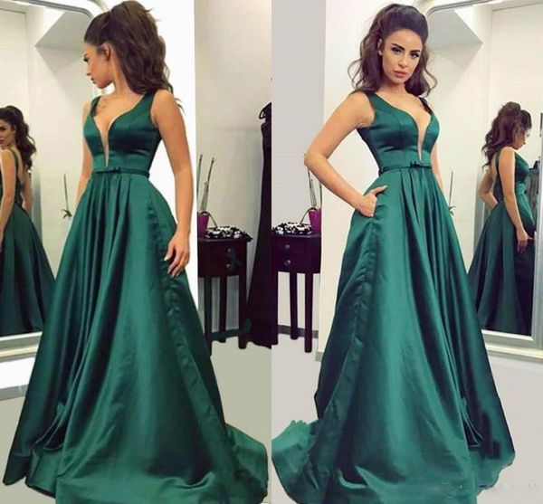 Moda Esmeralda Verde Satén Escote en V profundo Vestido de fiesta Sin mangas Cremallera en la espalda Tallas grandes Vestidos de fiesta de noche formales Vestidos por encargo