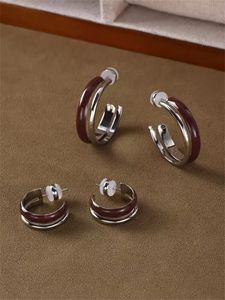 Fashion emaille kleur bijpassende dubbele track oorbellen voor vrouwen niche-ontwerp bruin high-end accessoires overdreven charme trend