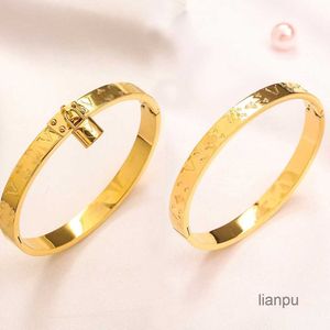 Fashion Europa Styer Style Bracelets Women Bangle Diseñador de lujo Joyas de 18k Gold de acero inoxidable amantes de la boda de acero inoxidable Bugar de regalos al por mayor ZG1212