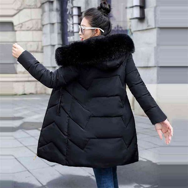 Veste d'hiver pour femmes noires européennes de mode grande fourrure à capuche épais vers le bas Parkas femme manteau chaud pour femmes 210914