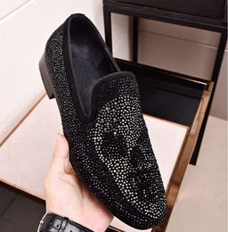 Mode Europese stijl casual formeel voor zwart strass echt leer heren trouwschoenen goud metallic heren loafers met studs
