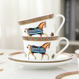 Fashion European Style Creative Vintage Coffee Cup Gilt Sming Porselein Gifts Big Mark Tea Cup Plate Rack Set Home