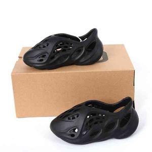 Moda Niños Zapatillas Espumas Runer Konye Diapositivas Sandalias Zapatos al aire libre Niños pequeños Niños Triple Rojo Blanco Negro Desierto Arena Hueso Resina Infantes Entrenadores