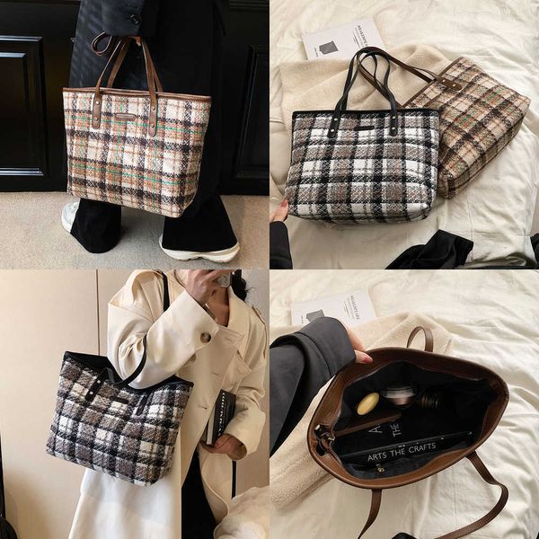 Bolsos de noche de moda Bolso a cuadros de lana Desplazamientos de gran capacidad Otoño e invierno para mujeres Nuevo bolso de mano informal para estudiantes universitarios con hombro 230828