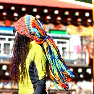 Mode Gezichtsmaskers Neck Gaiter Bivakmuts voor dames Outdoor Travel Nepal Handgemaakt Wolvilt Reggae Etnische stijl Gebreide Muts Vuile Gevlochten Hoed Oorbeschermers 230717