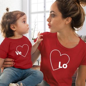 Fashion Family Tshirts Mommy and Me Clother Madre Hija Love Print Tops Fashion Cotton Family Look Boys Girl Clothing 220531