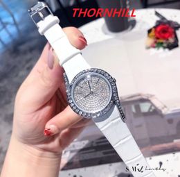 Mode Beroemde Dames Horloge Diamanten Iced Out Designer Horloges 32mm Leer Quartz Beweging Vrouwelijke Gift Bling Polshorloge