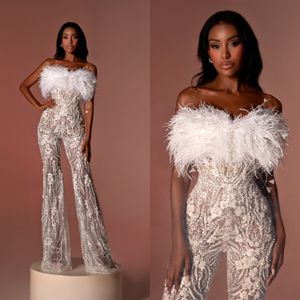 Fashion Feather Jumps Suit Longueur sans bretelles Appliquée Pantalon sur mesure Suite à paillettes Robe de mariée en dentelle