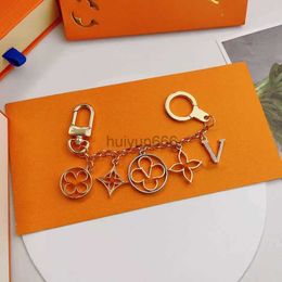 Porte-clés Design floral à la mode, porte-clés à breloques pour hommes et femmes, cadeau de fête pour Couple, bijoux A5K01