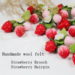 Pinzas para el pelo de flores a la moda, horquilla de fresa roja, accesorios de joyería hechos a mano de fieltro de lana para mujer, pasadores para niñas