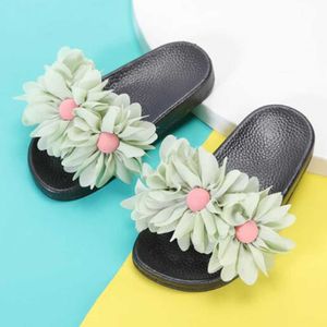 Mode bloemen meisje slippers prinses schoenen zomer kinderen strand slipper sandalen flats antislip zachte kinderen qq390 210712