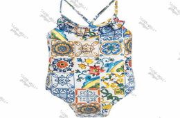 Fashion Flowers Swimwear Hipster Hoogwaardige Girl039S Designer Onepieces zwempakken Buiten Kinderen Luxe stof Kinderen Dragen P2924911