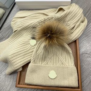 Mode Fluffy Beanie Hat et écharpe ensemble chapeaux de luxe hommes femmes designers de luxe écharpes imprimées gants écharpes d'hiver bonnets 23091221Z