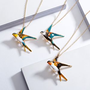 Mode Flying Swallow Pendentif Collier Mignon Bleu Émail Oiseau Broche De Mariage Fête De Mariage Anniversaire Fête Des Mères Cadeau Bijoux