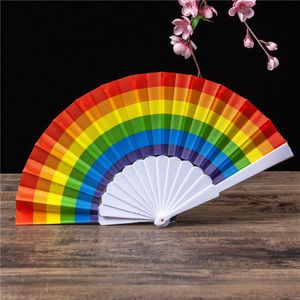 Mode Opvouwbare Regenboogventilator Plastic Afdrukken Kleurrijke Ambachten Thuis Festival Decoratie Ambachtelijke Podiumvoorstelling Dansfans 43 * 23CM