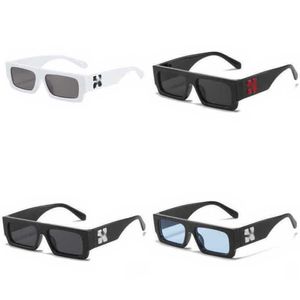 Mode Cadres De Luxe Lunettes De Soleil Style Carré Marque Blanc Noir Lunettes De Soleil Flèche x Cadre Lunettes Tendance Lunettes De Soleil Lumineux Sports Voyage Sunglasse 0551