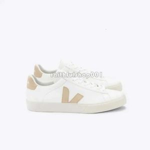 Fashion Français Brésil Vert Low-Carbone Life V Organic Cotton Flats Platform Sneakers Femmes Casual Classic White Designer SS MANDES MENSE Il y a un V sur le 147